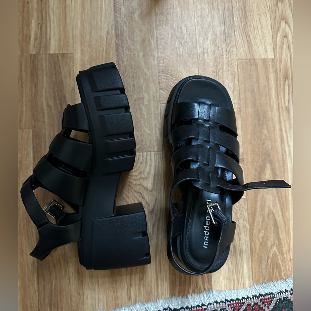 Madden girl black chunky platform sandals, brand new, never worn. Size 8.